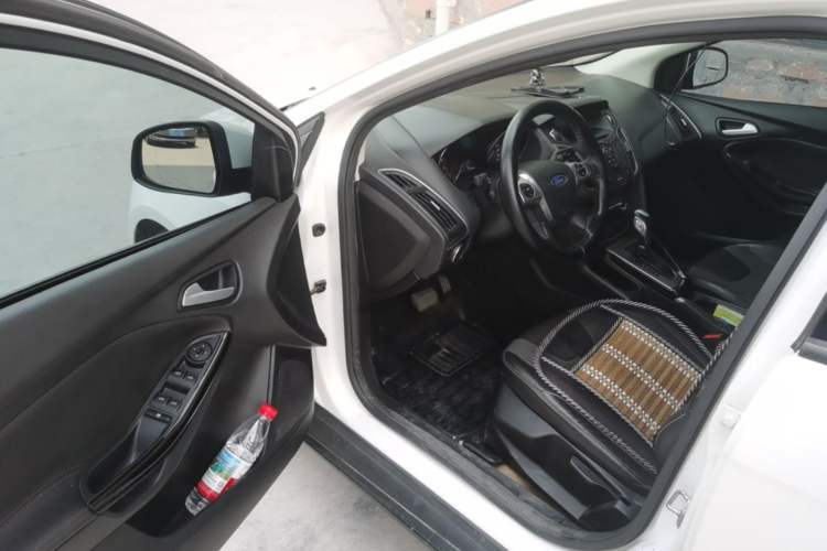 Used Ford Focus 2012 Hatchback 1.6L Automatic Fashion Edition Driver Seat