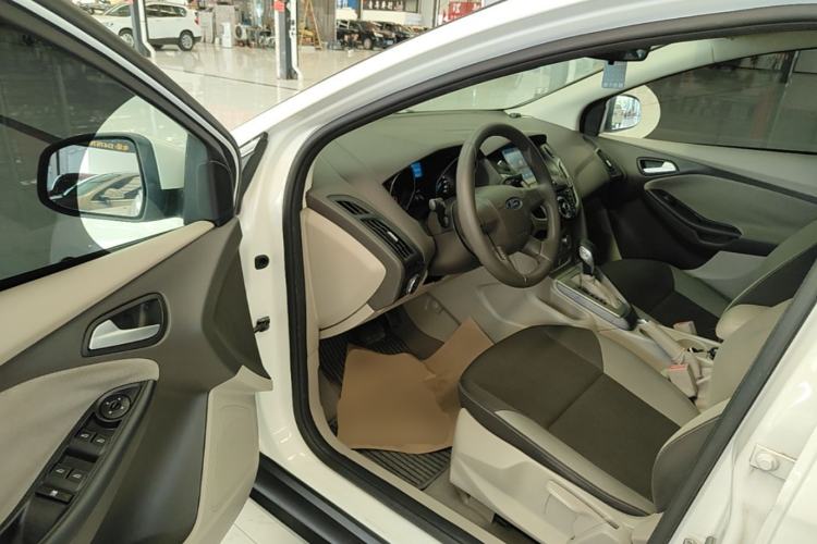 Used Ford Focus 2012 Sedan 1.6L Automatic Comfort Model Driver Seat