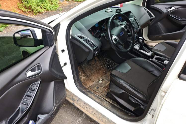 Used Ford Focus 2012 Hatchback 1.6L Automatic Fashion Edition Driver Seat
