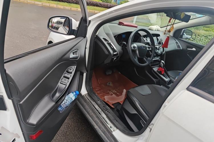 Used Ford Focus 2012 Hatchback 1.6L Automatic Fashion Edition Driver Seat