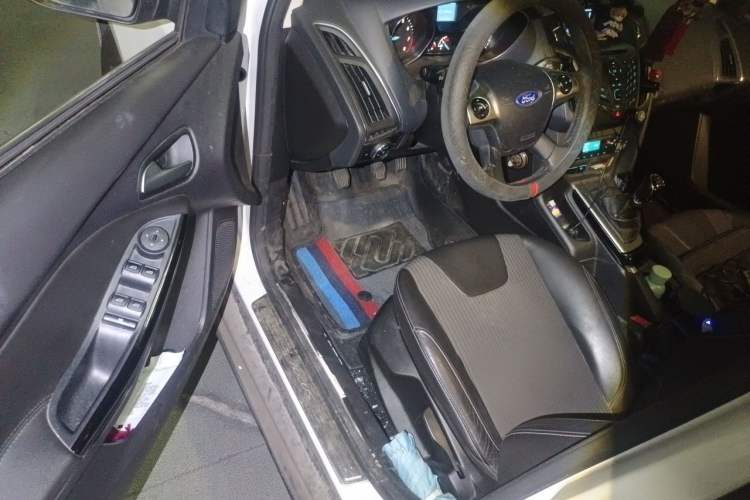 Used Ford Focus 2012 Hatchback 1.6L Manual Fashion Edition Driver Seat