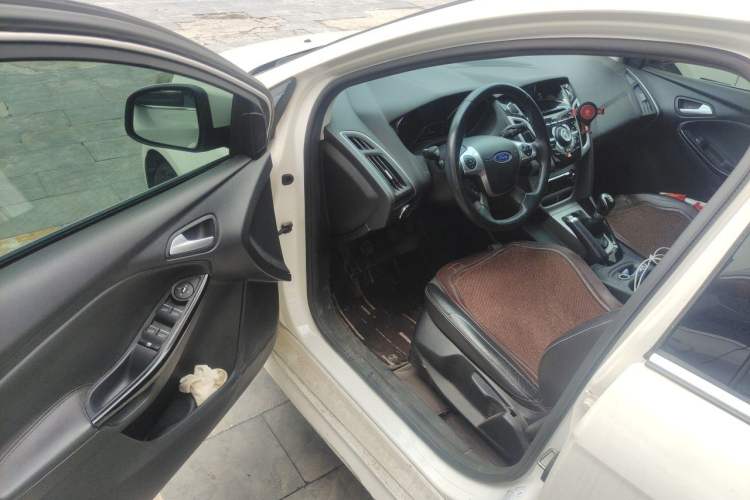 Used Ford Focus 2012 Hatchback 2.0L Manual Luxury Sport Model Driver Seat