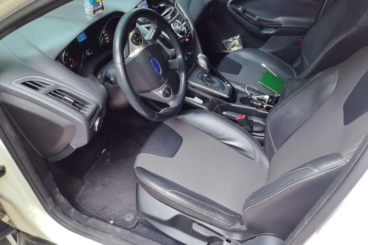 Used Ford Focus 2012 Sedan 1.6L Automatic Fashion Edition Driver Seat
