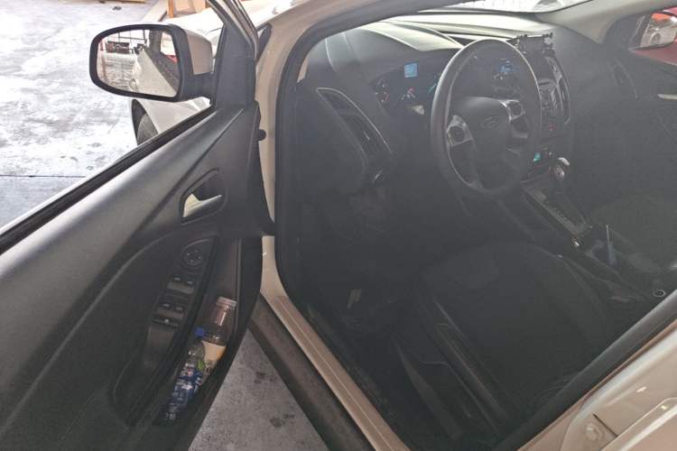 Used Ford Focus 2012 Hatchback 1.6L Automatic Fashion Edition Driver Seat