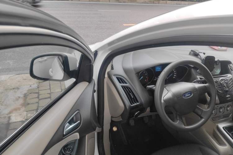 Used Ford Focus 2012 Sedan 1.6L Manual Comfort Model Driver Seat