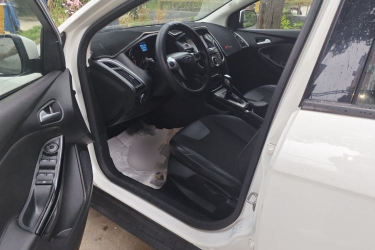 Used Ford Focus 2012 Sedan 1.6L Automatic Fashion Edition Driver Seat