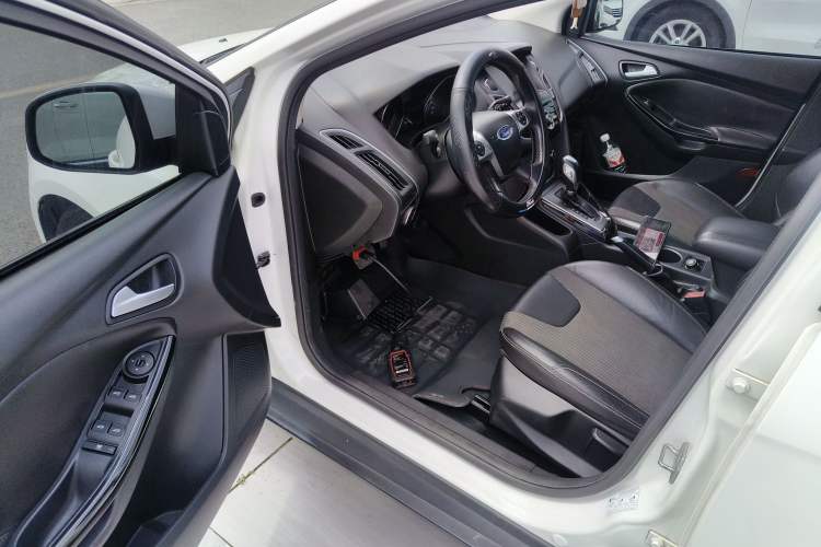 Used Ford Focus 2012 Sedan 1.6L Automatic Fashion Edition Driver Seat