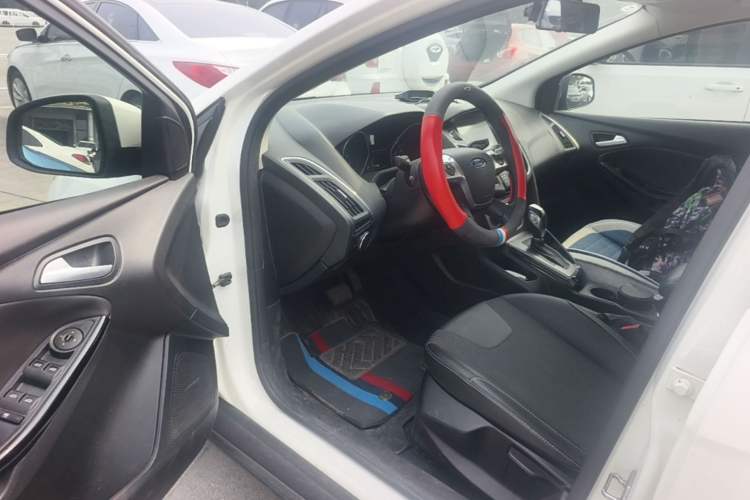 Used Ford Focus 2012 Sedan 1.6L Automatic Fashion Edition Driver Seat