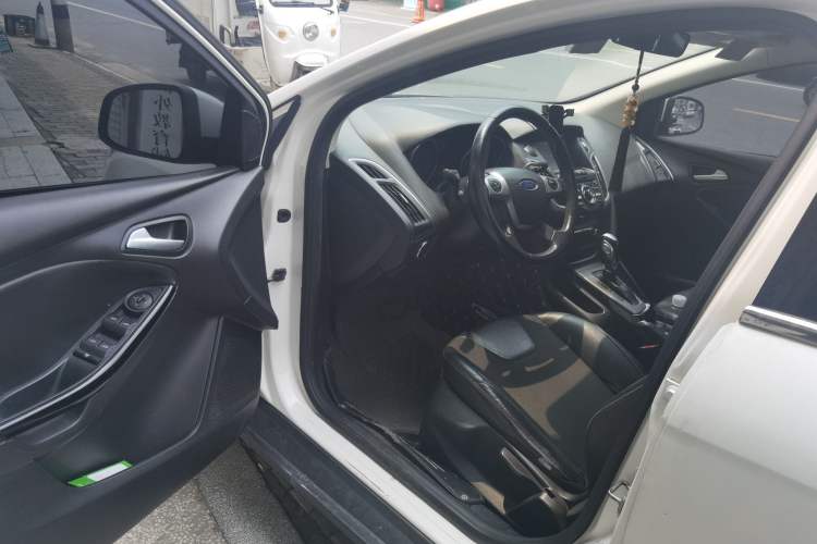 Used Ford Focus 2012 Hatchback 1.6L Automatic Fashion Edition Driver Seat