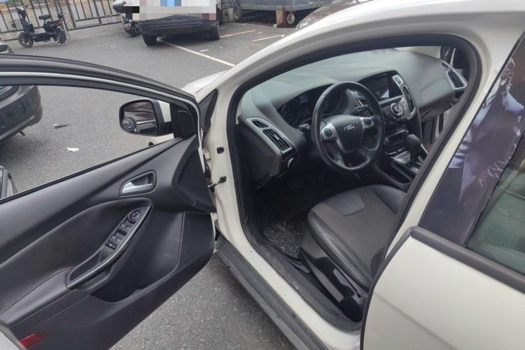 Used Ford Focus 2012 Hatchback 1.6L Automatic Fashion Edition Driver Seat