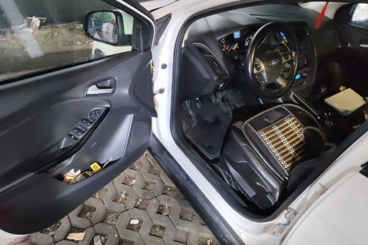 Used Ford Focus 2012 Sedan 1.6L Manual Fashion Edition Driver Seat