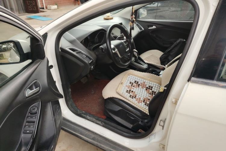 Used Ford Focus 2012 Sedan 1.6L Automatic Fashion Edition Driver Seat