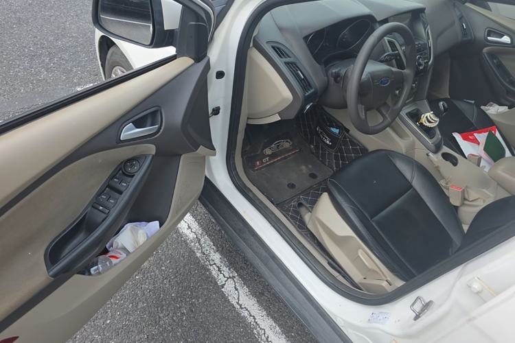 Used Ford Focus 2012 Sedan 1.6L Manual Comfort Model Driver Seat