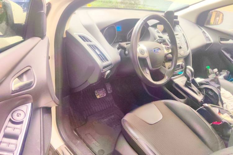 Used Ford Focus 2012 Hatchback 1.6L Automatic Fashion Edition Driver Seat
