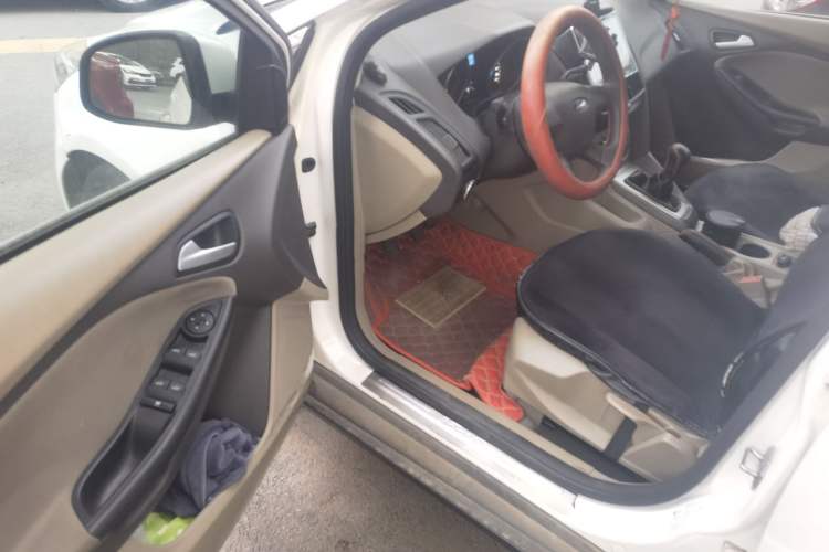 Used Ford Focus 2012 Sedan 1.6L Manual Comfort Model Driver Seat