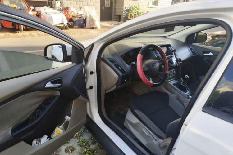 Used Ford Focus 2012 Sedan 1.6L Manual Comfort Model Driver Seat