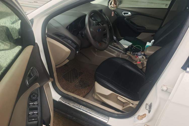 Used Ford Focus 2012 Sedan 1.6L Automatic Comfort Model Driver Seat
