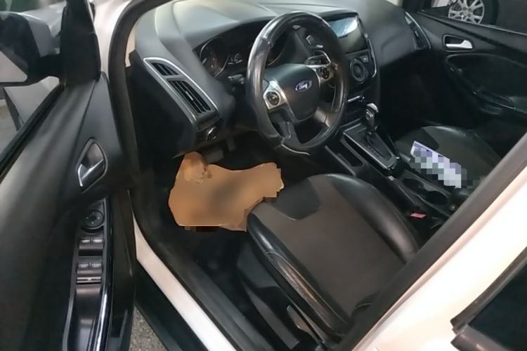 Used Ford Focus 2012 Hatchback 1.6L Automatic Fashion Edition Driver Seat