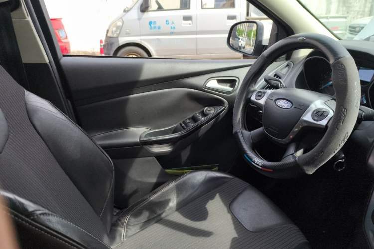 Used Ford Focus 2012 Sedan 1.6L Automatic Fashion Edition Driver Seat