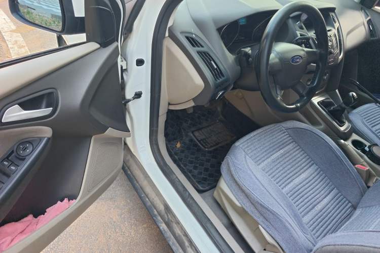 Used Ford Focus 2012 Sedan 1.6L Manual Comfort Model Driver Seat