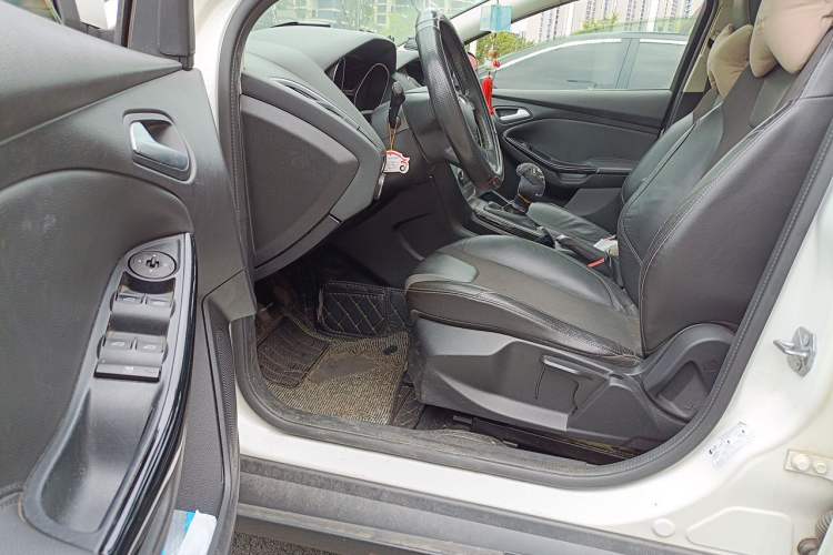 Used Ford Focus 2012 Sedan 1.6L Manual Fashion Edition Driver Seat