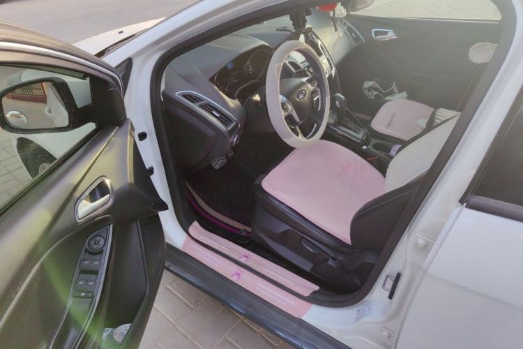 Used Ford Focus 2012 Hatchback 1.6L Automatic Fashion Edition Driver Seat