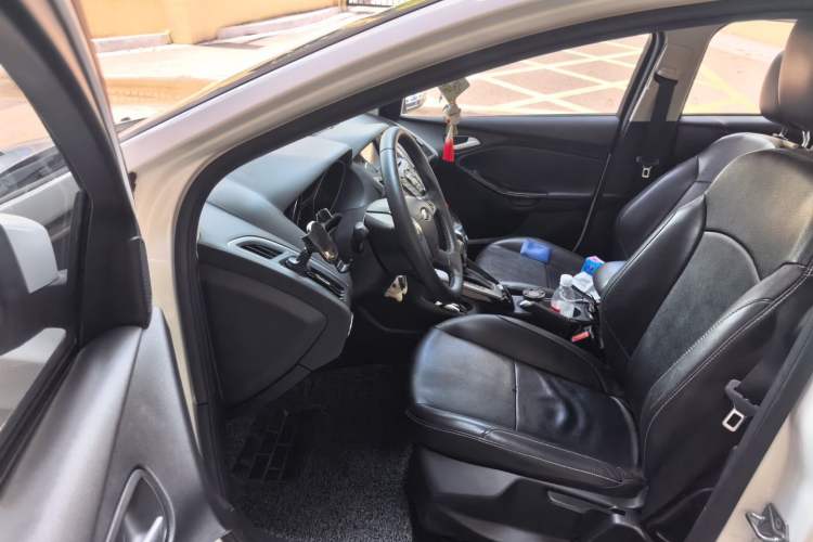 Used Ford Focus 2012 Sedan 1.6L Automatic Fashion Edition Driver Seat