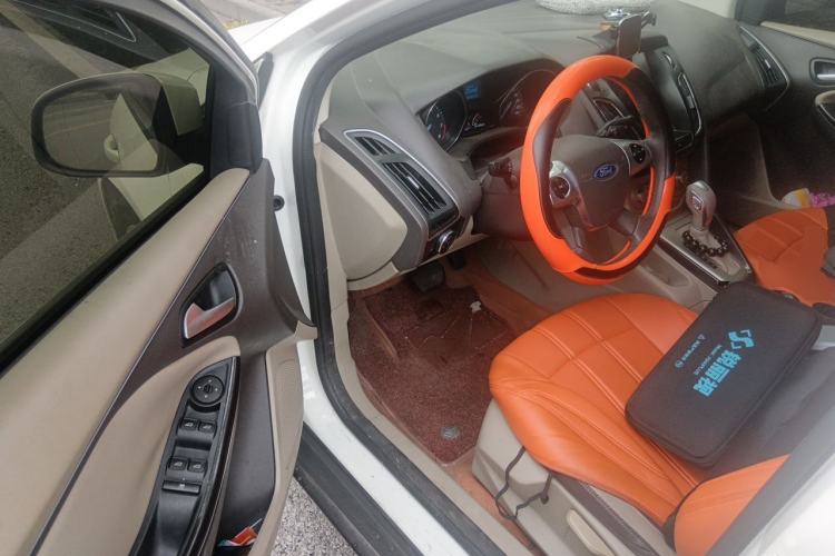 Used Ford Focus 2012 Sedan 1.6L Automatic Fashion Edition Driver Seat