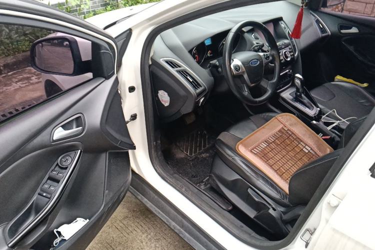 Used Ford Focus 2012 Sedan 1.6L Automatic Fashion Edition Driver Seat