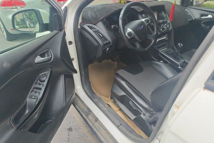 Used Ford Focus 2012 Hatchback 1.6L Manual Fashion Edition Driver Seat