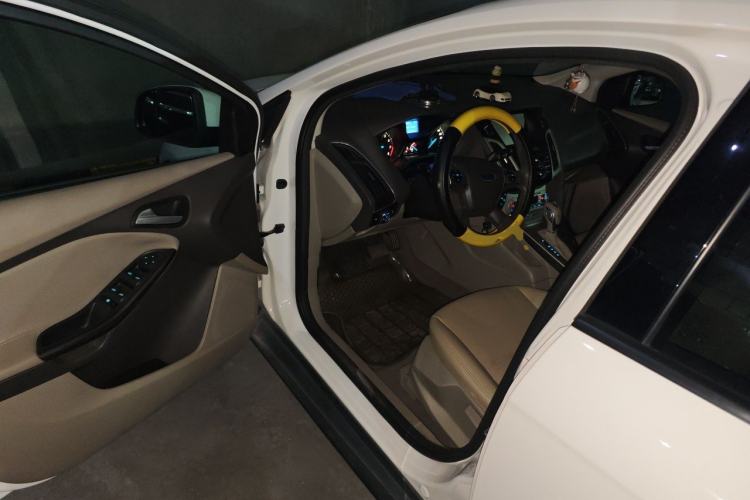 Used Ford Focus 2012 Hatchback 1.6L Automatic Fashion Edition Driver Seat