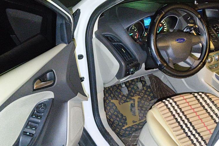 Used Ford Focus 2012 Sedan 1.6L Manual Comfort Model Driver Seat