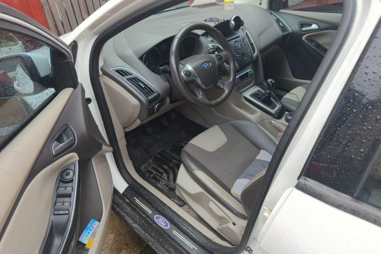 Used Ford Focus 2012 Hatchback 1.6L Manual Fashion Edition Driver Seat