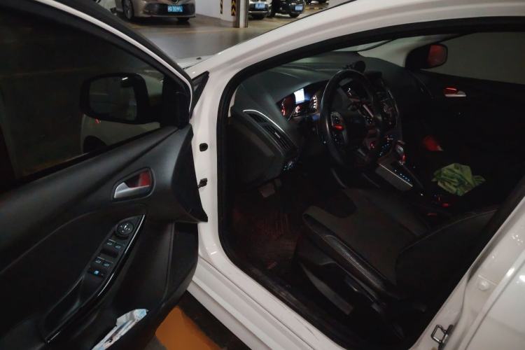 Used Ford Focus 2012 Hatchback 2.0L Automatic Luxury Sport Model Driver Seat