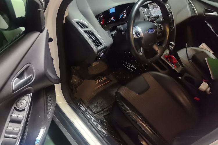 Used Ford Focus 2012 Sedan 1.6L Automatic Fashion Edition Driver Seat
