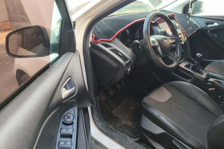 Used Ford Focus 2012 Sedan 1.6L Manual Fashion Edition Driver Seat