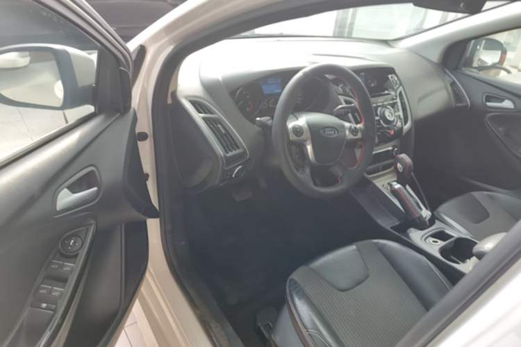 Used Ford Focus 2012 Hatchback 2.0L Automatic Luxury Sport Model Driver Seat