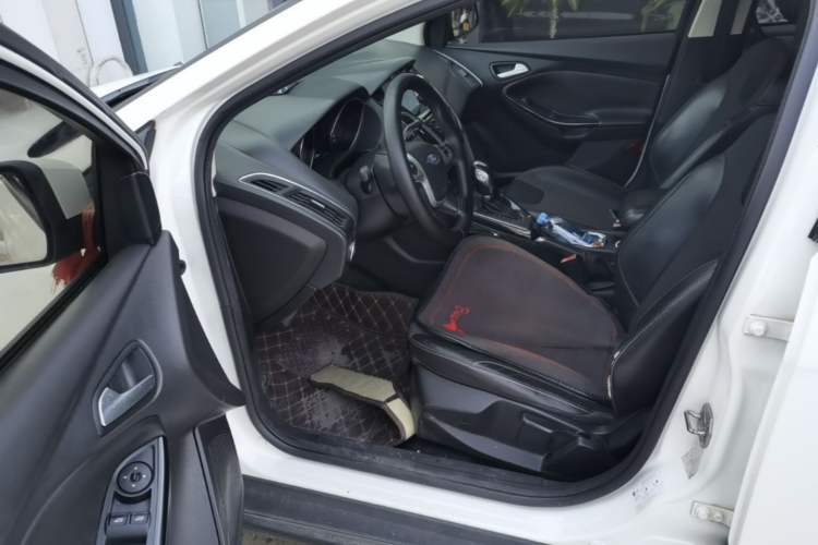 Used Ford Focus 2012 Hatchback 1.6L Automatic Fashion Edition Driver Seat