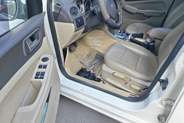 Used Ford Focus 2012 Hatchback Classic 1.8L Automatic Fashion Edition Driver Seat