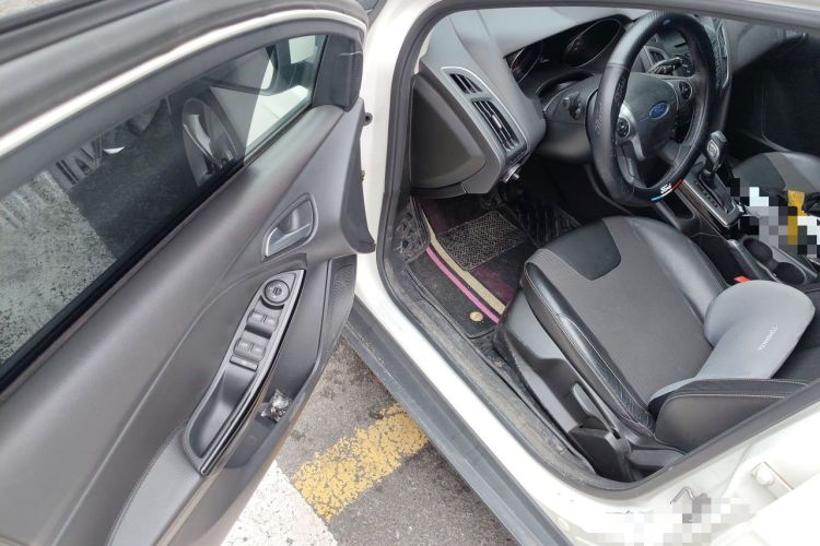 Used Ford Focus 2012 Hatchback 1.6L Automatic Fashion Edition Driver Seat