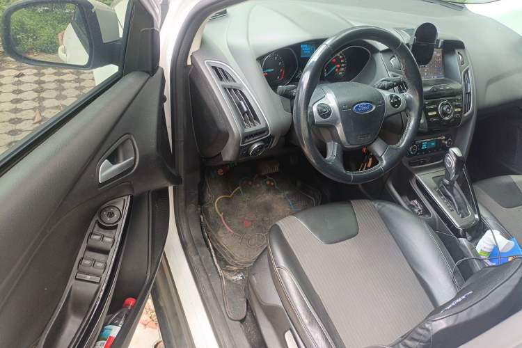 Used Ford Focus 2012 Hatchback 1.6L Automatic Fashion Edition Driver Seat