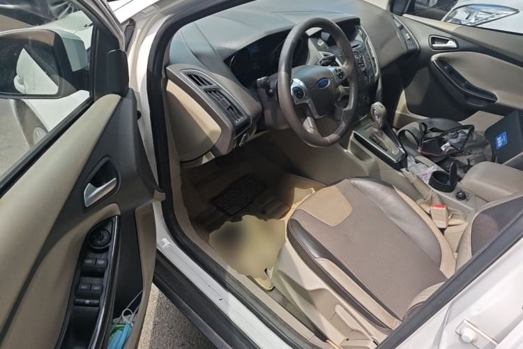 Used Ford Focus 2012 Sedan 1.6L Automatic Fashion Edition Driver Seat
