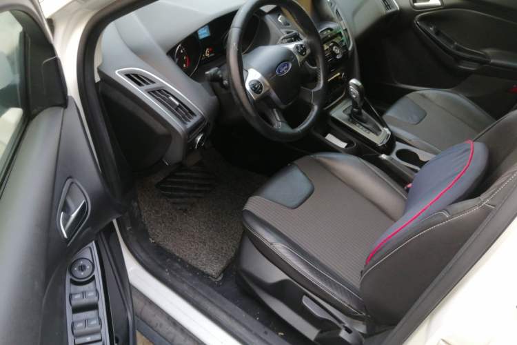 Used Ford Focus 2012 Hatchback 1.6L Automatic Fashion Edition Driver Seat