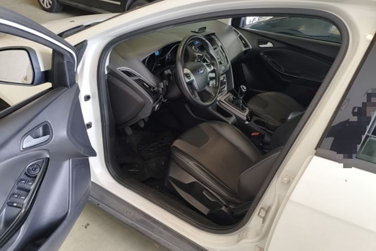 Used Ford Focus 2012 Sedan 1.6L Manual Fashion Edition Driver Seat