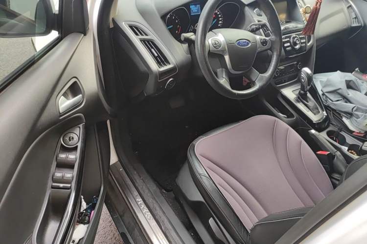 Used Ford Focus 2012 Sedan 1.6L Automatic Fashion Edition Driver Seat