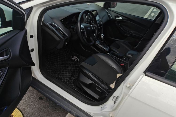 Used Ford Focus 2012 Hatchback 1.6L Automatic Fashion Edition Driver Seat