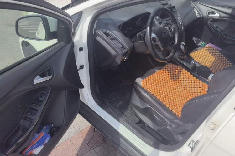 Used Ford Focus 2012 Hatchback 1.6L Automatic Fashion Edition Driver Seat