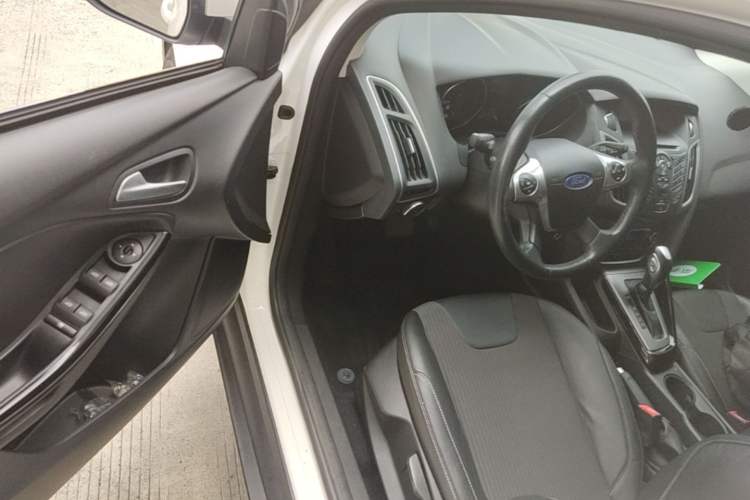 Used Ford Focus 2012 Hatchback 1.6L Automatic Fashion Edition Driver Seat