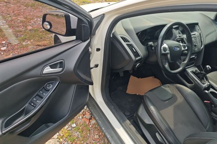 Used Ford Focus 2012 Sedan 1.6L Manual Fashion Edition Driver Seat