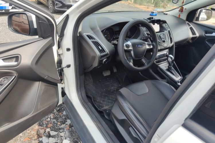 Used Ford Focus 2012 Sedan 1.6L Automatic Fashion Edition Driver Seat